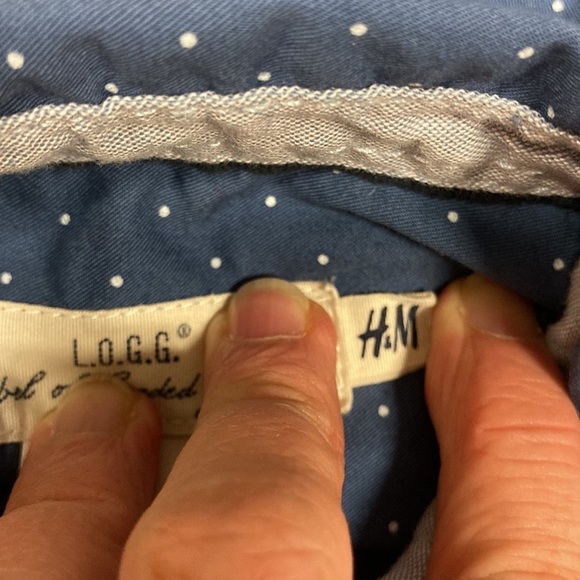 H&M label of graded goods L.O.G.G. 5/6 button down blue white dots - Picture 7 of 9